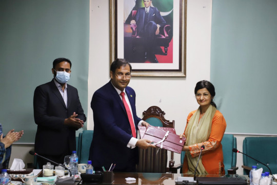 MoU between KFUEIT and Government College Women University Faisalabad (GCWUF)