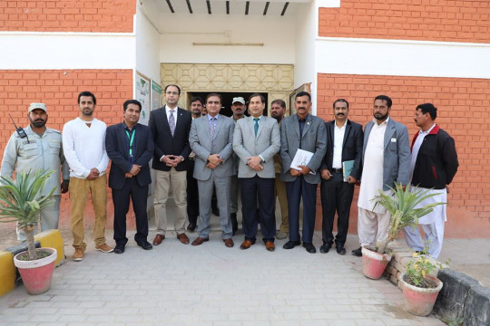Commissioner Bahawalpur Division Visits KFUEIT